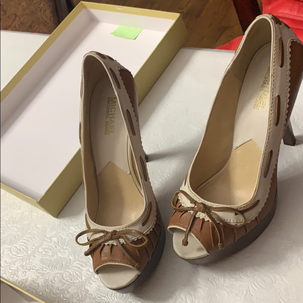 Michael Kors Brown/cream color leather heels